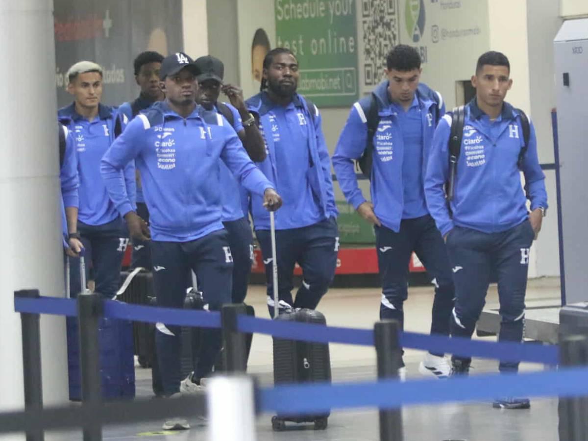 Con cara de pocos amigos llegan jugadores de Honduras tras derrota con Nicaragua