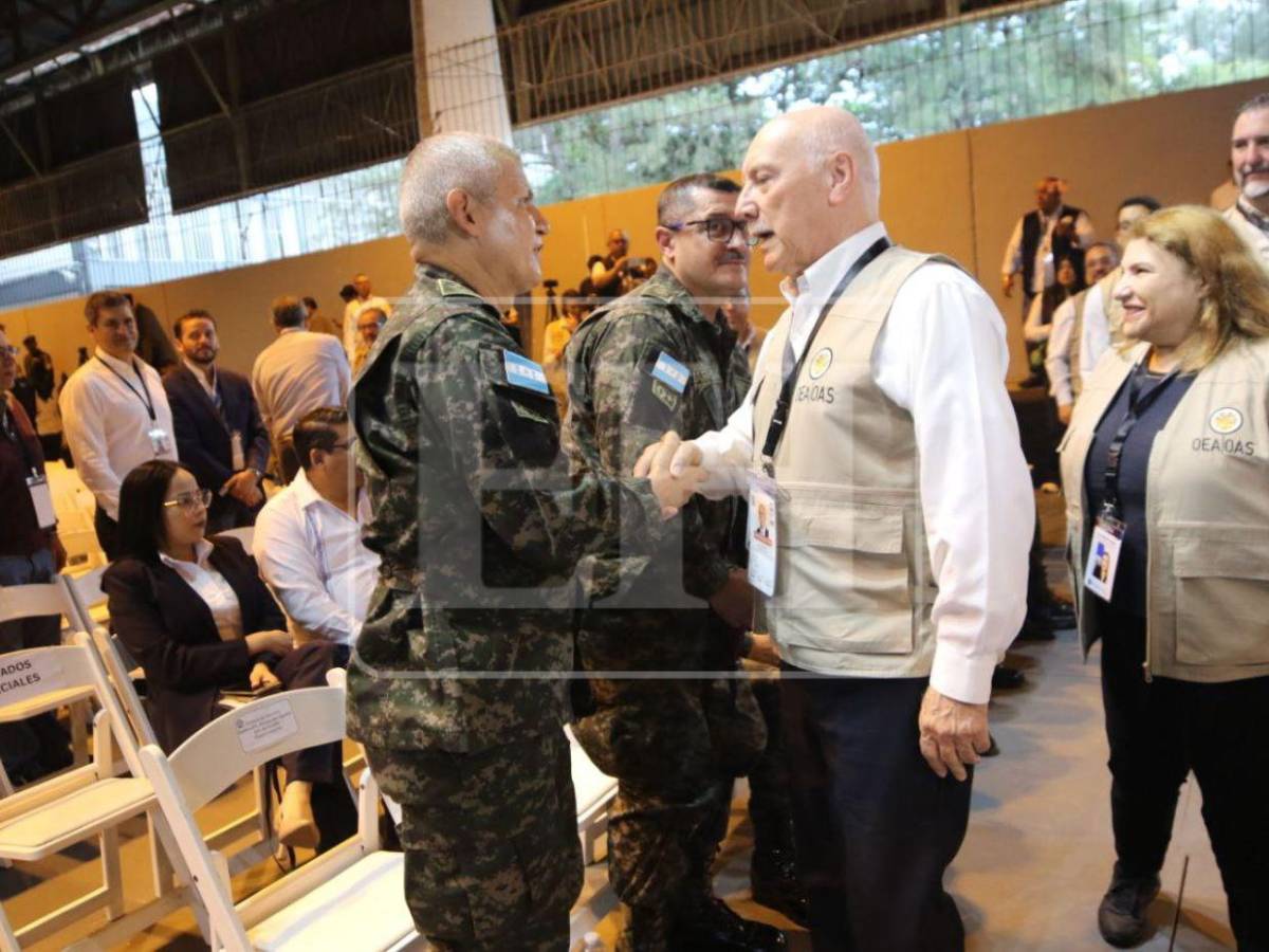 Con la ausencia de Cossette López y la presencia de la MOE-OEA, dan apertura a las elecciones generales