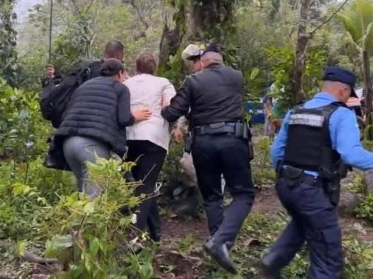 Imágenes del aterrizaje forzoso del helicóptero donde iba Xiomara Castro en Santa Cruz de Yojoa