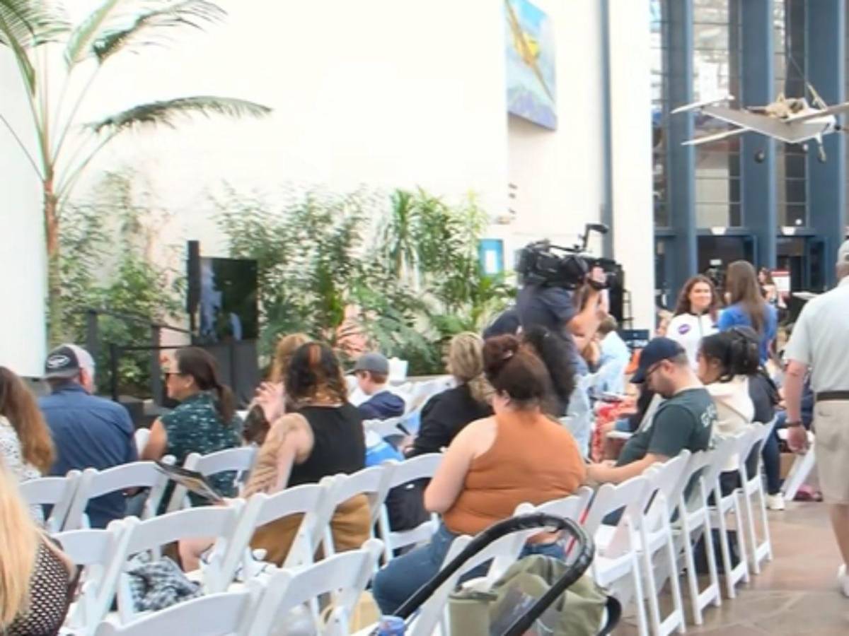 Así vivieron el amerizaje de la misión Artemis II en San Diego, California