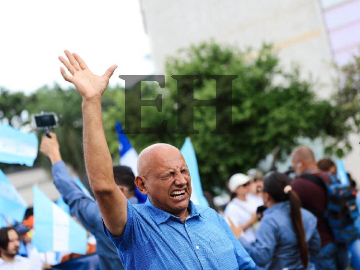 Con fe y devoción, cientos de personas caminaron por la paz y democracia en SPS
