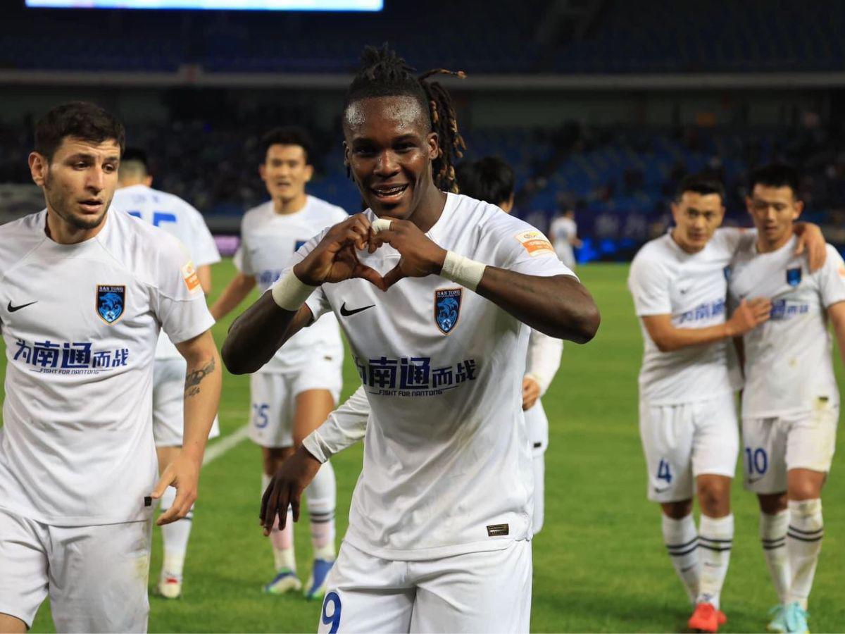 ¡Encendido! Rubilio Castillo anota su tercer gol con el Nantong Zhiyun en la Superliga China