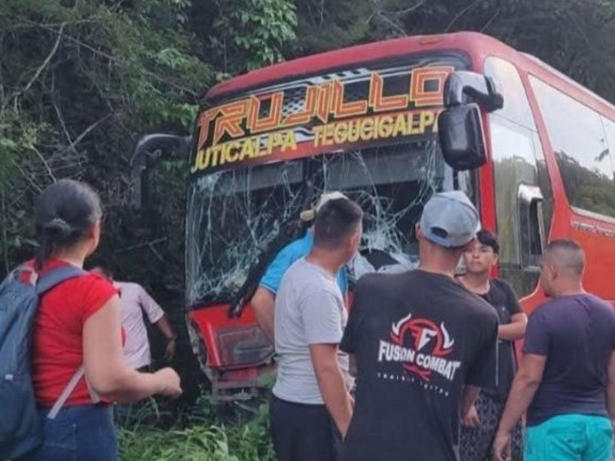 El parabrisas del bus quedó hecho pedazos: Adonay y Yainer, víctimas del accidente en El Portillo