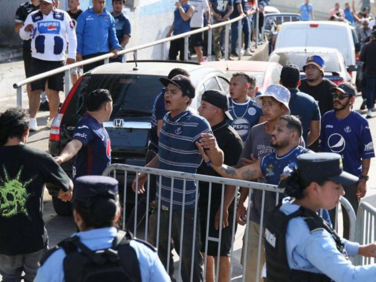 Policía busca a responsables de disturbios en alrededores del Estadio Nacional