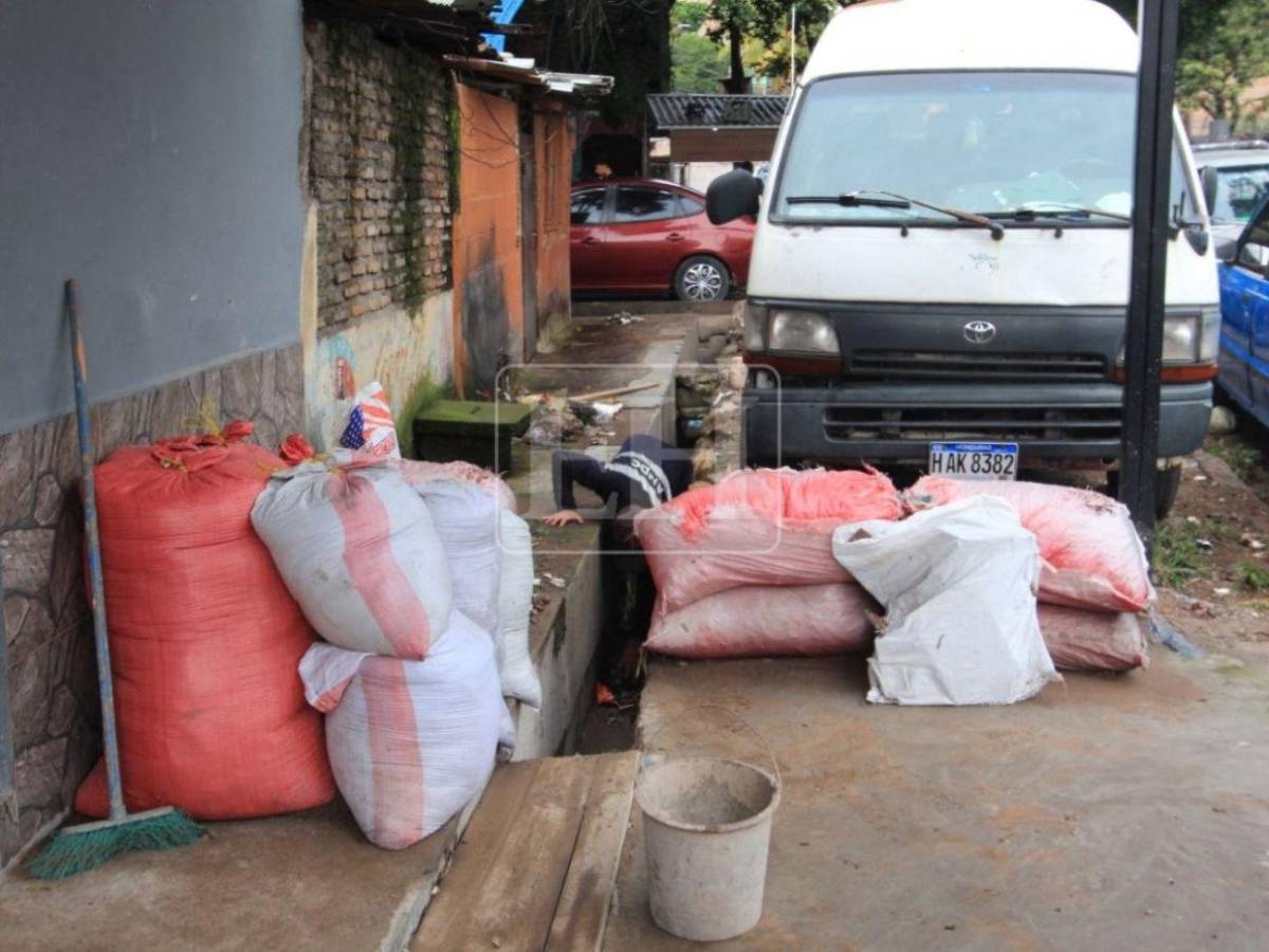 Basura en quebrada El Sapo aumenta riesgo de inundaciones en la 3 de Mayo