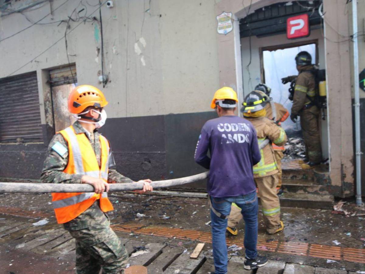 Histórico Chinda Díaz queda en escombros tras voraz incendio en el centro de la capital