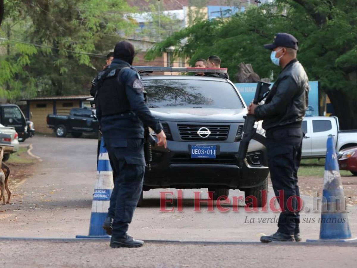 Muchos vehículos han sido captados entrando y saliendo de los Cobras.