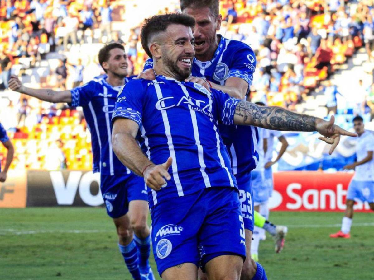 El problema que tiene Agustín Auzmendi para jugar con la Selección de Honduras.