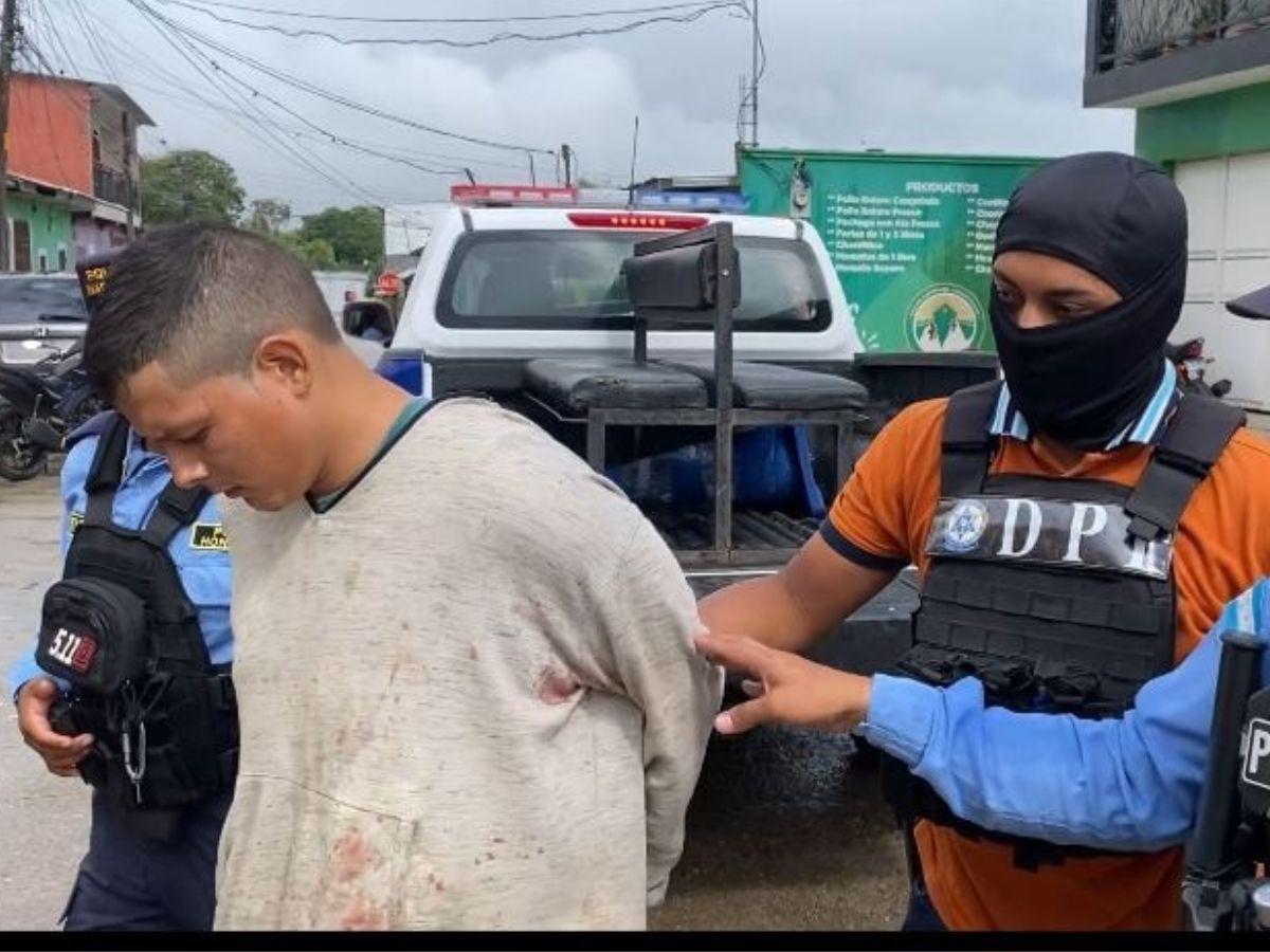 Con un “garrote” ensangrentado en la mano y tomando café: así hallaron a Joel Zelaya tras matar a su familia