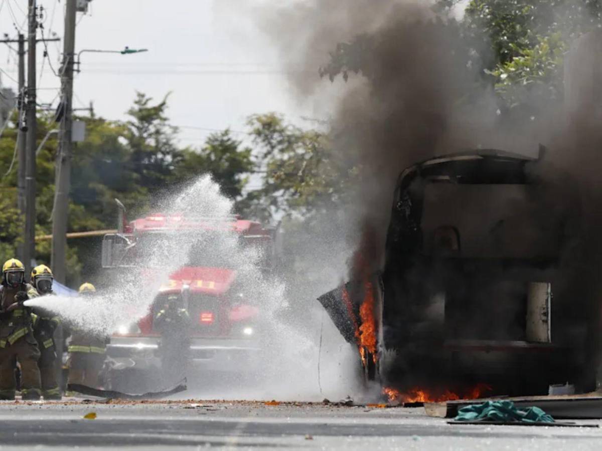 Los asesinos son los narcoterroristas: 19 muertos tras ataque con bomba en la Vía Panamericana