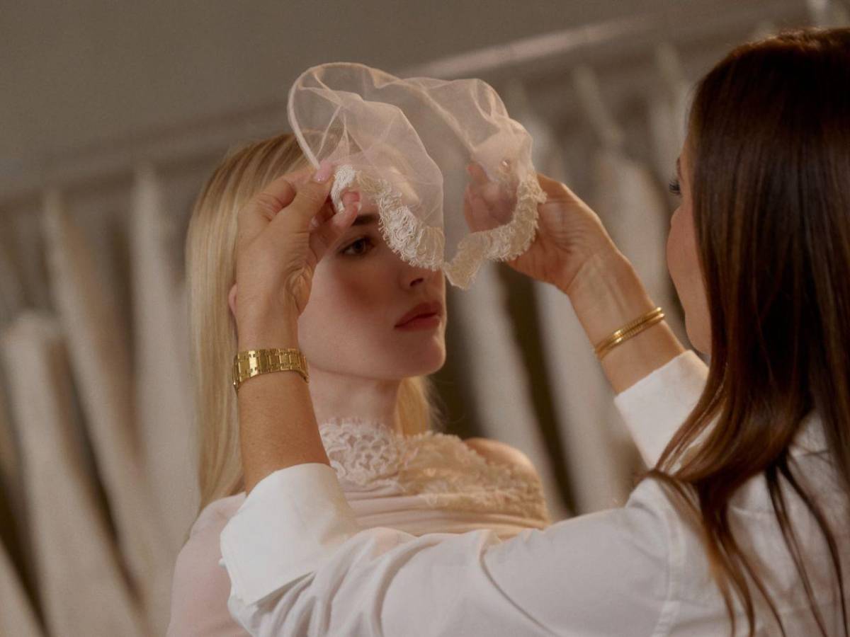 ¿Quién llevó a Emma Roberts al altar en su boda con Cody John?