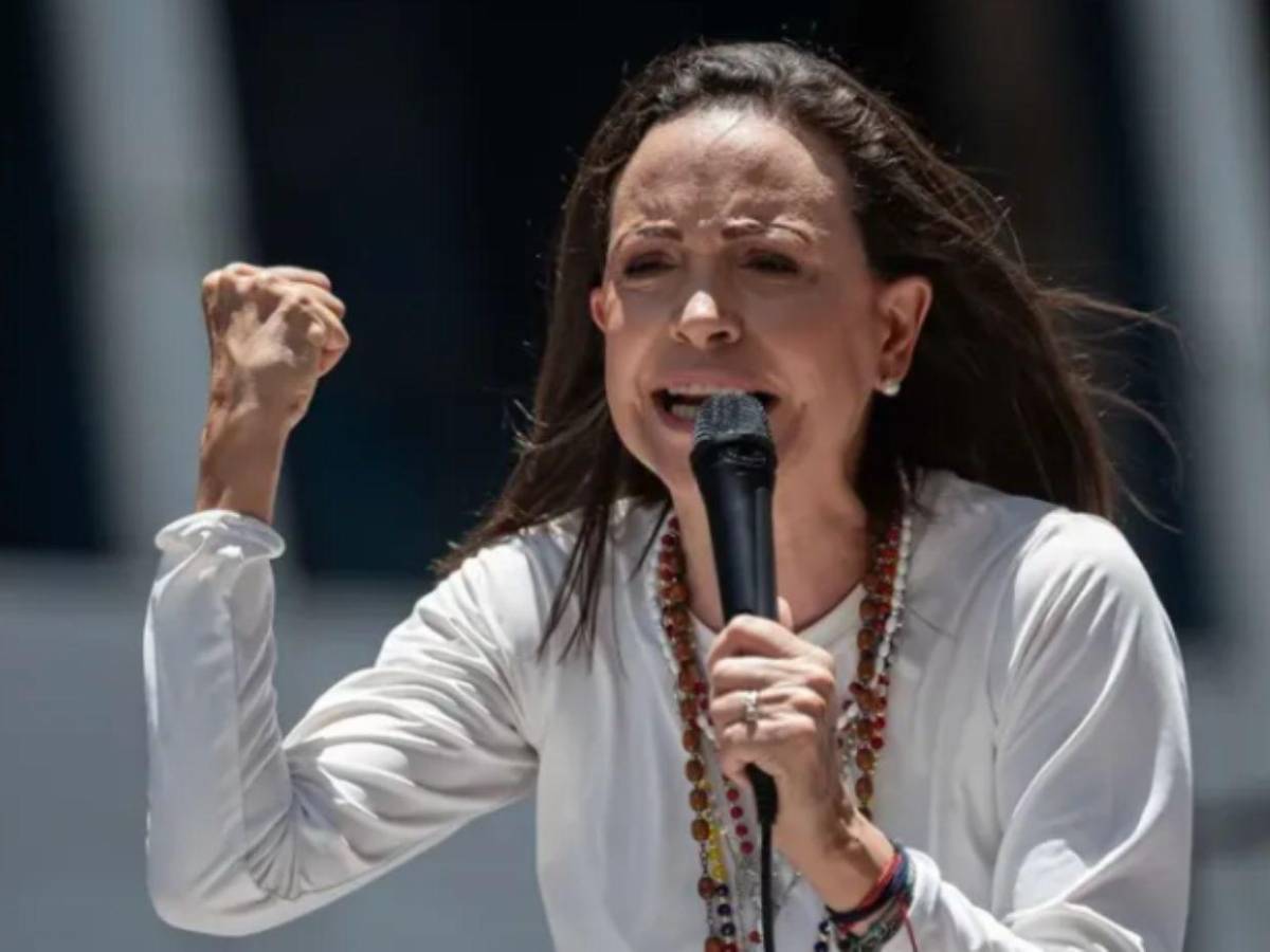 Una ruta secreta y un mensaje confirmando su paradero: ¿Cómo salió María Corina Machado de Venezuela?