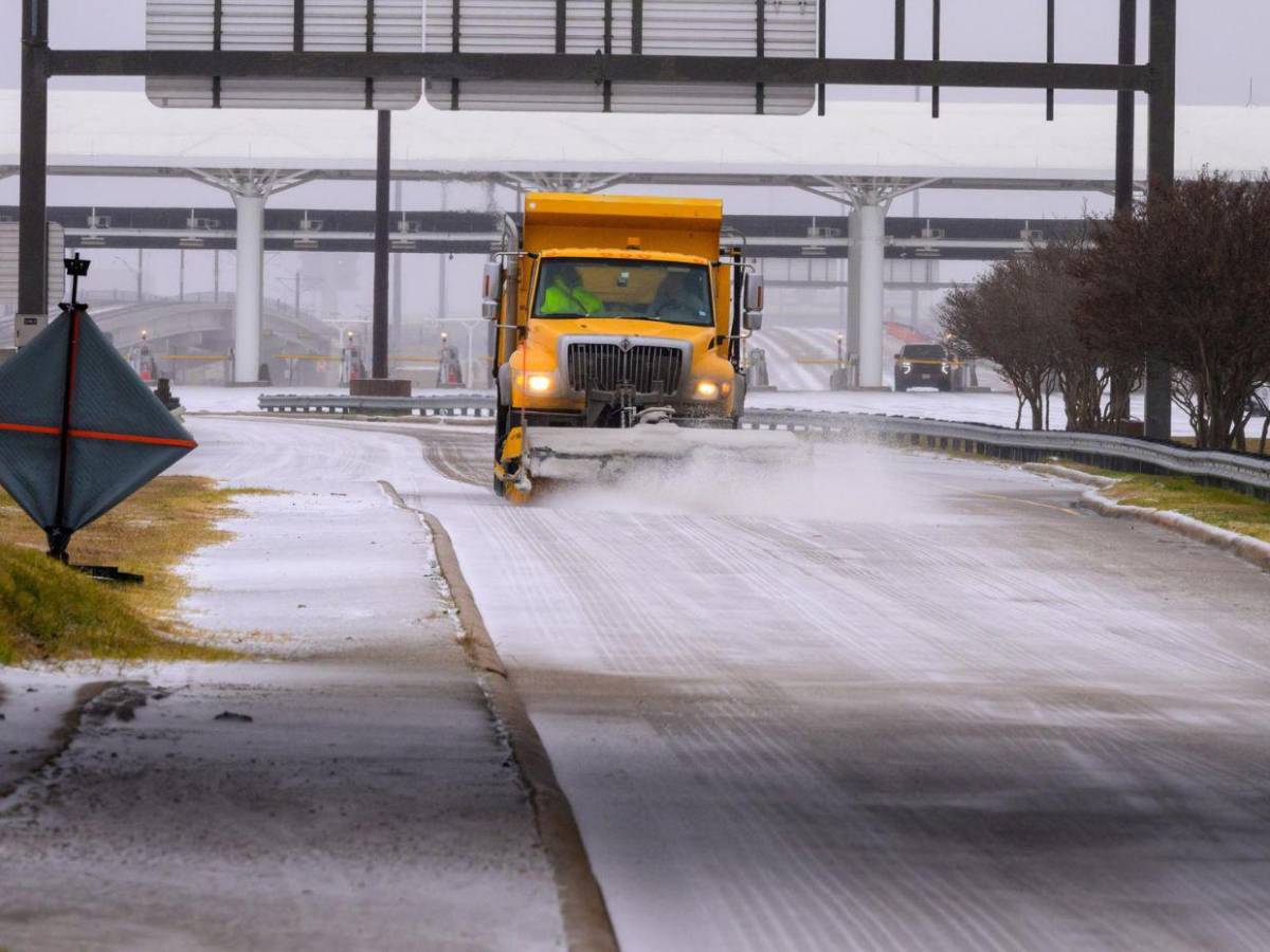 Texas sufre las inclemencias de la tormenta invernal que azota Estados Unidos