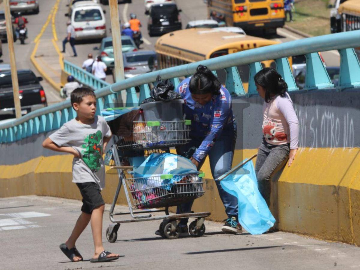 Lo que no se vio de la caminata de las iglesias en la capital