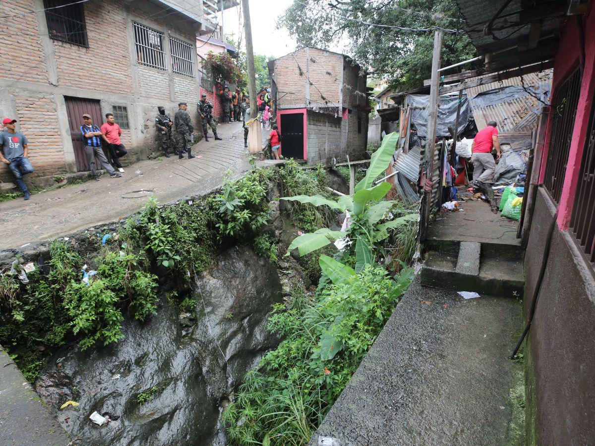 Lluvias por tropical Sara provocan deslizamientos colonia La Peña de la capital Lluvias por tropical Sara provocan deslizamientos colonia La Peña de la capital