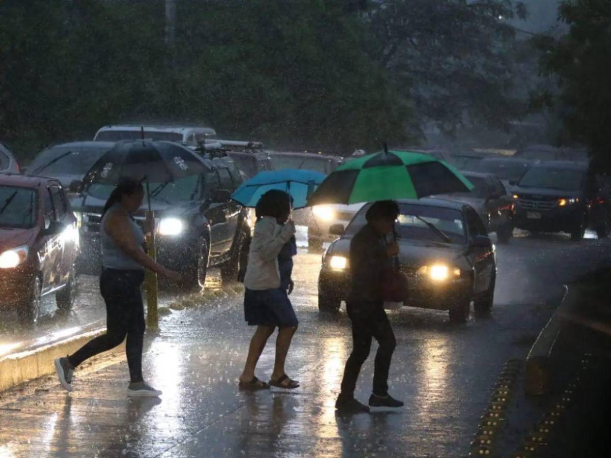 Ingreso de una onda tropical dejará lluvias con actividad eléctrica en varios departamentos
