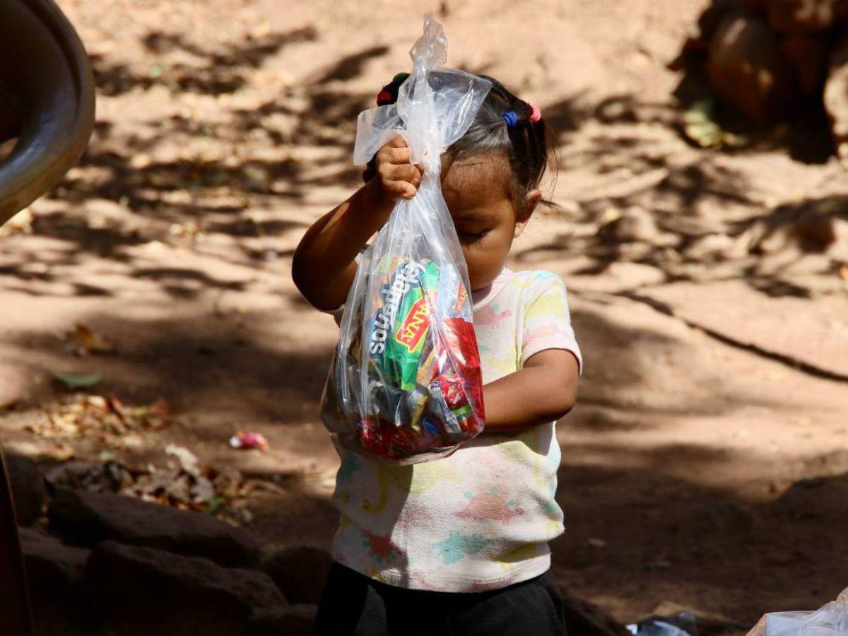 Con dulces que llegan al corazón, EL HERALDO y sus lectores alegran a los niños del Corredor Seco
