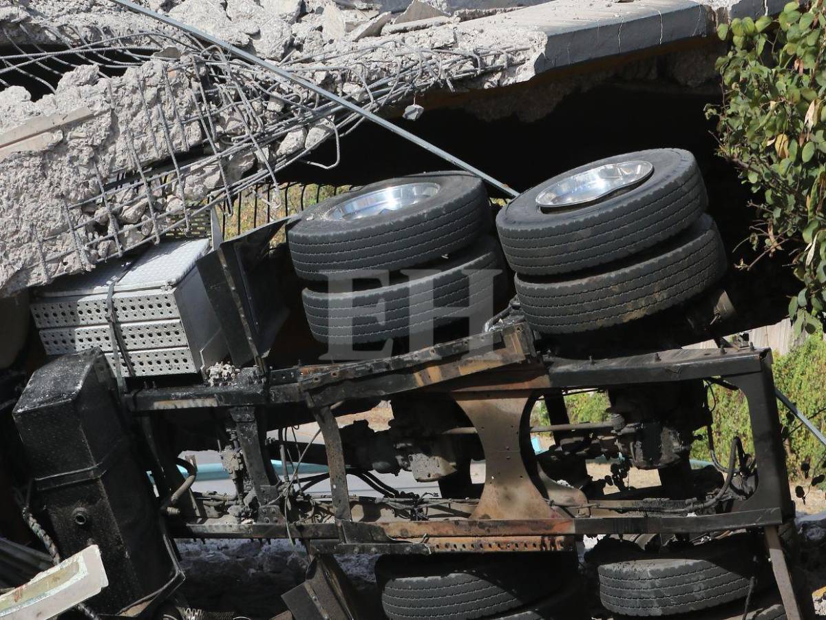 Así quedó el dragón, maquinaria que cayó tras desplomarse puente a desnivel Juan Manuel Gálvez