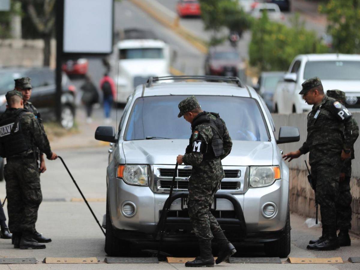 Parálisis del CNE, violencia frente al Infop y denuncia de golpe: tres semanas de crisis electoral
