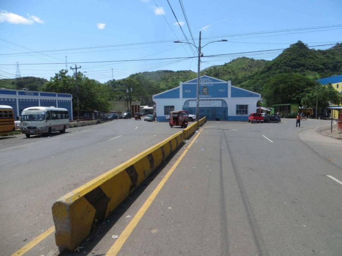 ¿Cuál es el procedimiento para viajar a otro país con su vehículo?