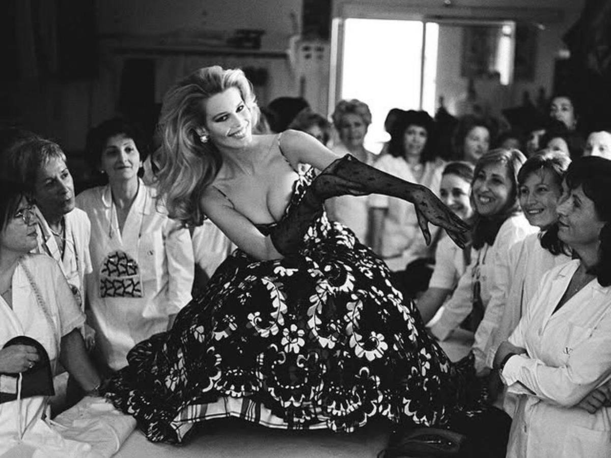 ¿Qué fue de Claudia Schiffer, la supermodelo que marcó los noventa?