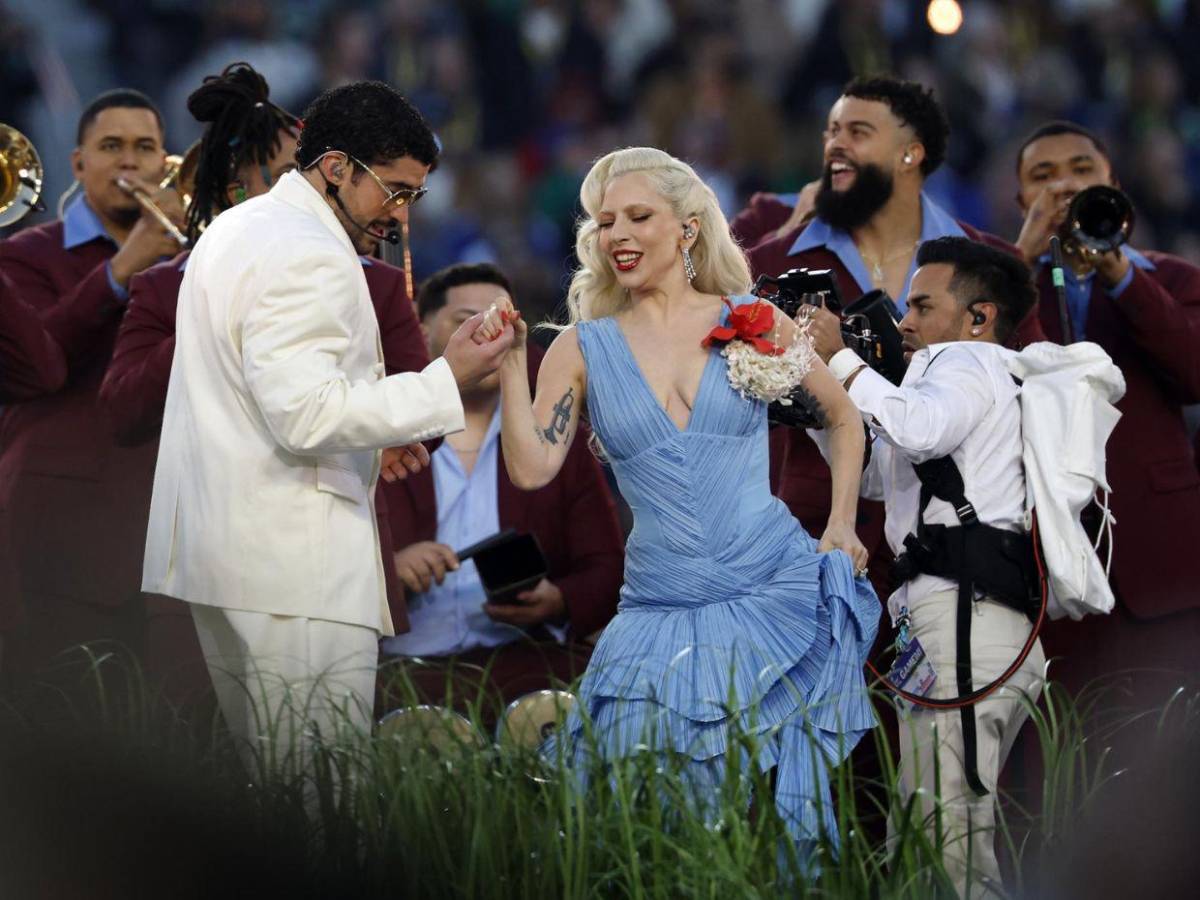 Lady Gaga y Ricky Martin aparecen por sorpresa en el medio tiempo de Bad Bunny