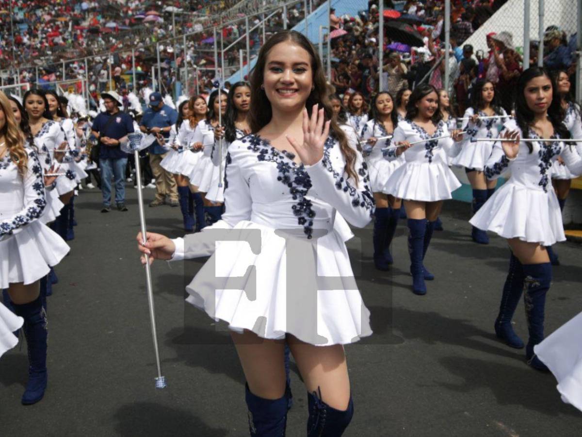 Ana Sofía Banegas, del Cultura Nacional School, una de las más aplaudidas en los desfiles patrios