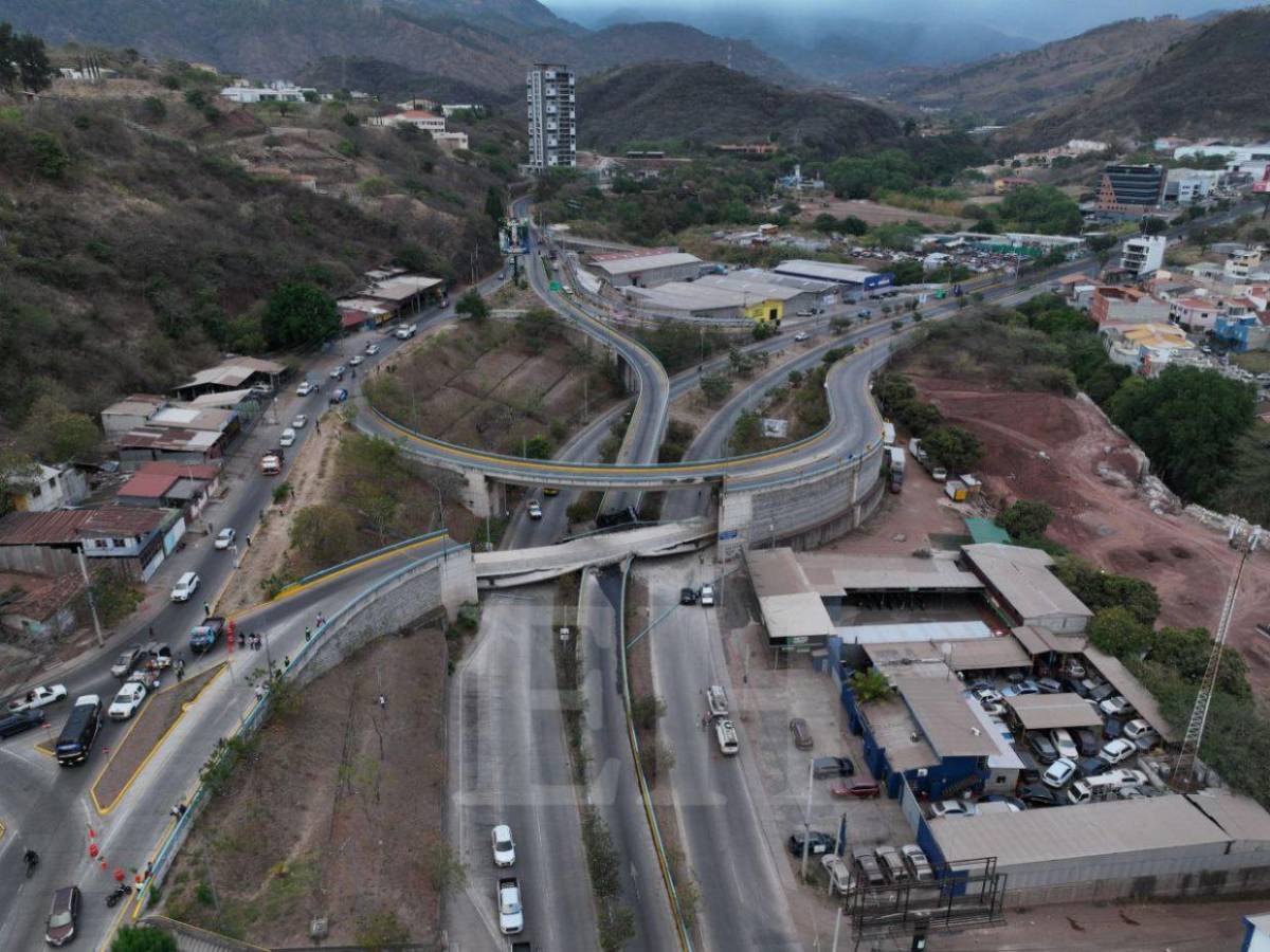 Vista aérea revela magnitud del daño en el puente Juan Manuel Gálvez