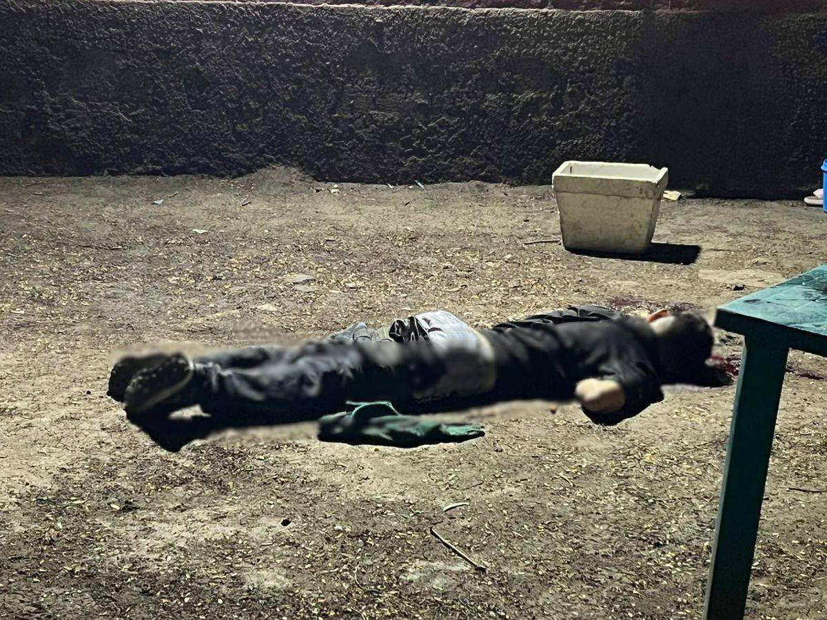 Lo asesinaron de varios impactos de bala en la cabeza: Nery Reyes quedó tendido en su patio