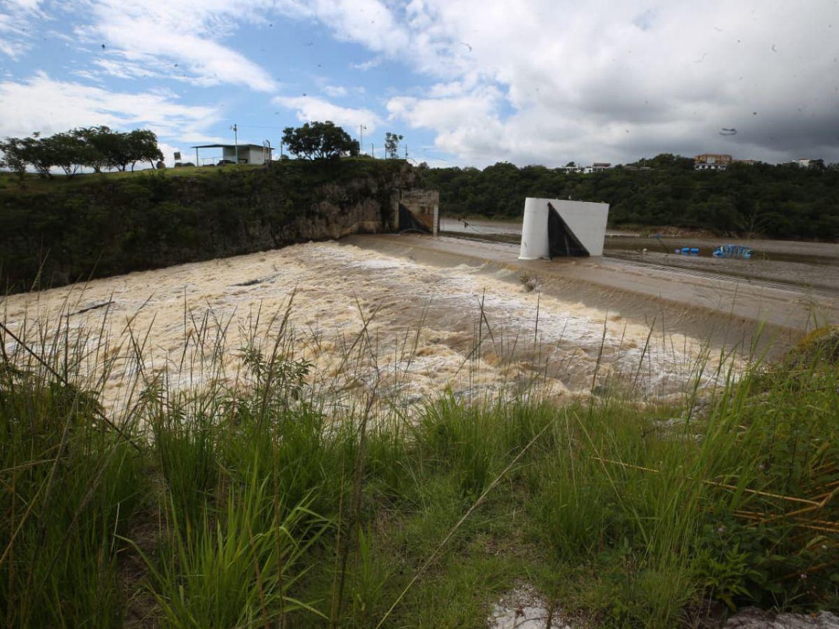 Tras fuertes lluvias, represas Los Laureles y Concepción alcanzan sus niveles máximos