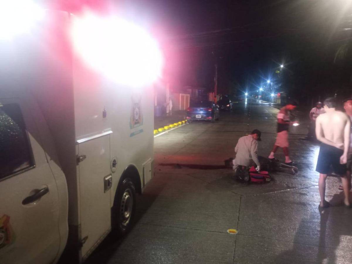 Quedó junto a su bicicleta: Vehículo a exceso de velocidad mata ciclista en Puerto Cortés