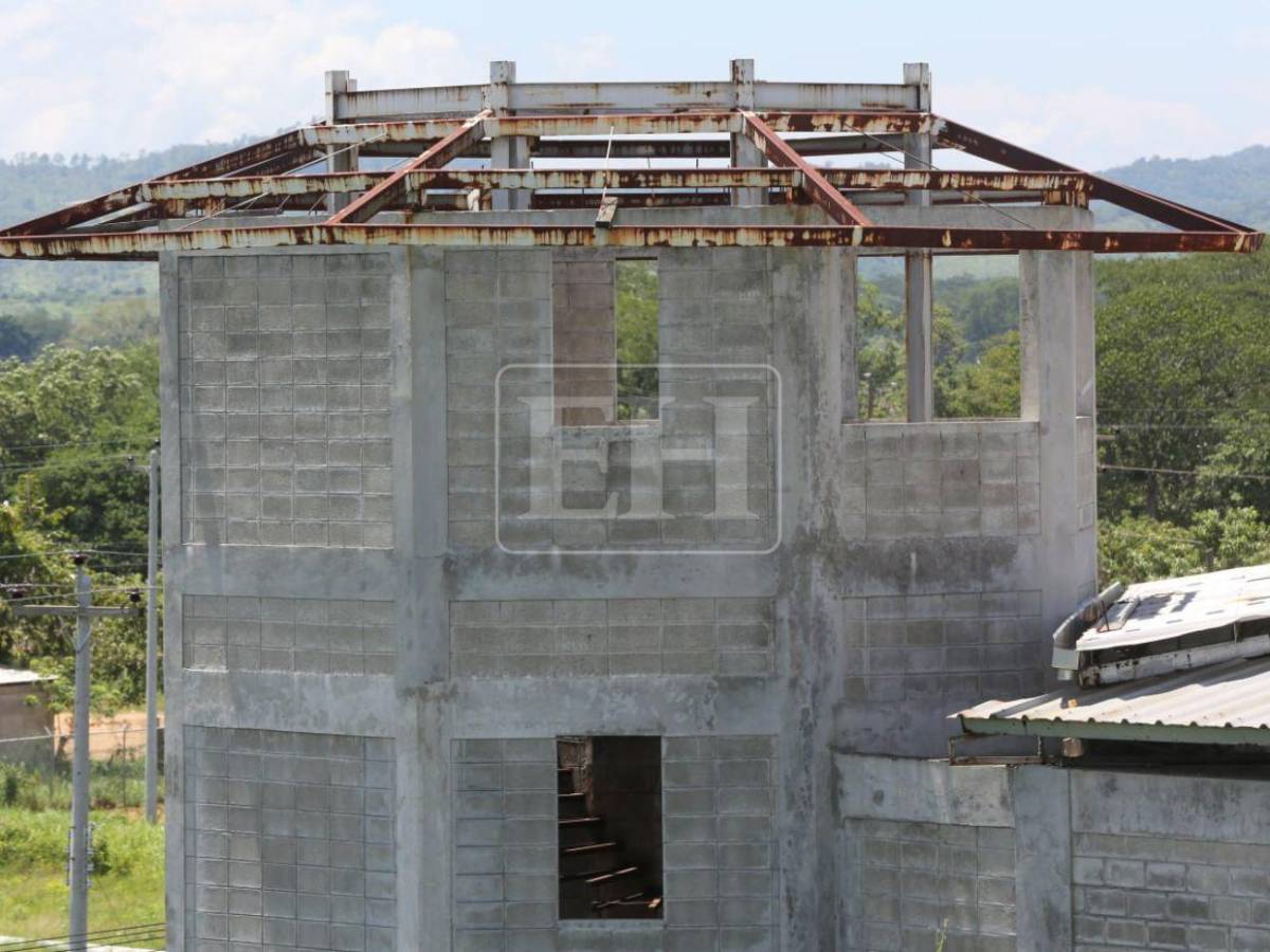 Entre ruinas y abandono: Así es por dentro la cárcel La Acequia que se perfila como el Cecot de Honduras