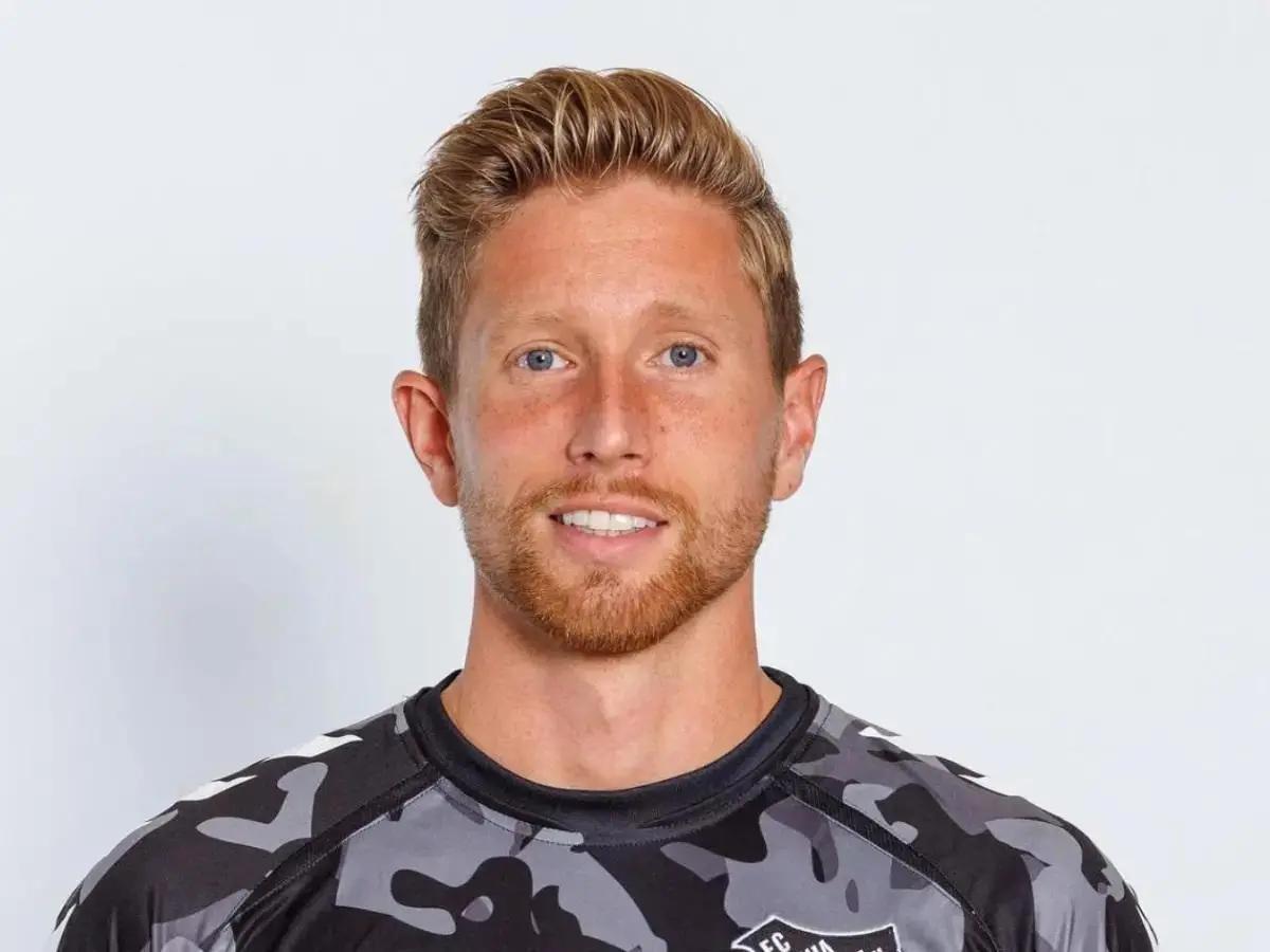 Futbolista no logra sobrevivir y muere frente a su pareja mientras estaban de vacaciones