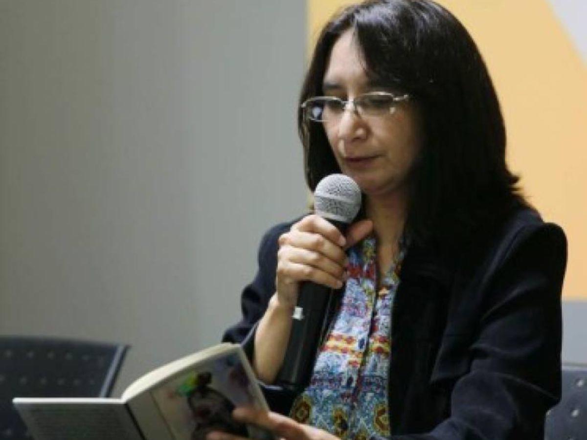 Rebeca Becerra es una de las escritoras que forma parte de la generación de poetas contemporáneos de Honduras.