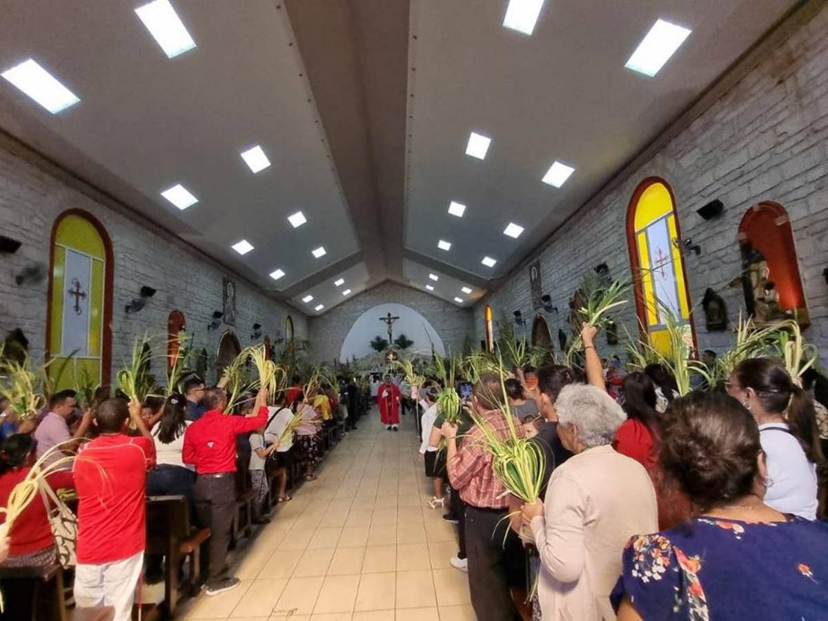 Bendito el que viene en nombre del Señor, así celebró Domingo de Ramos la iglesia El Calvario de Villa Adela Bendito el que viene en nombre del Señor, así celebró Domingo de Ramos la iglesia El Calvario de Villa Adela