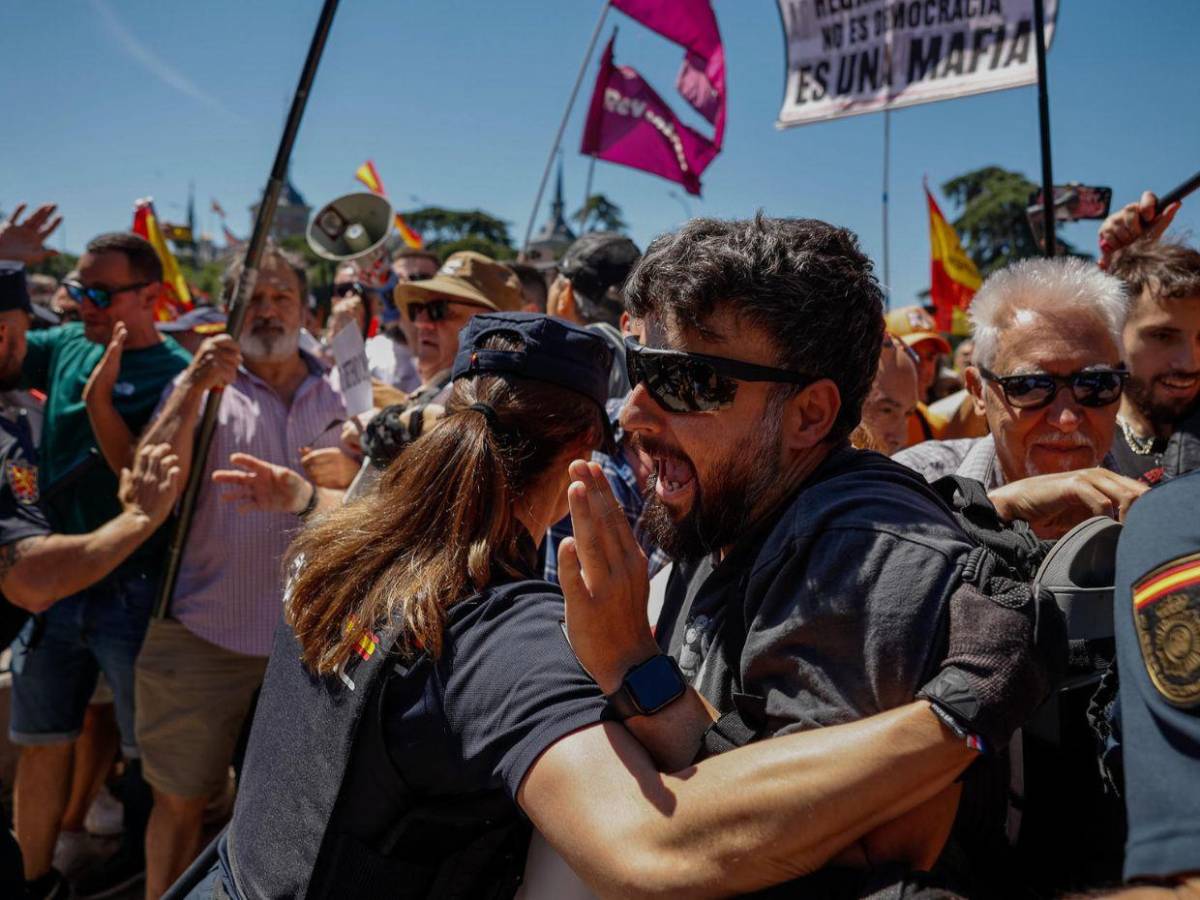 No es un gobierno, es una mafia: Manifestantes piden la dimisión del presidente Pedro Sánchez
