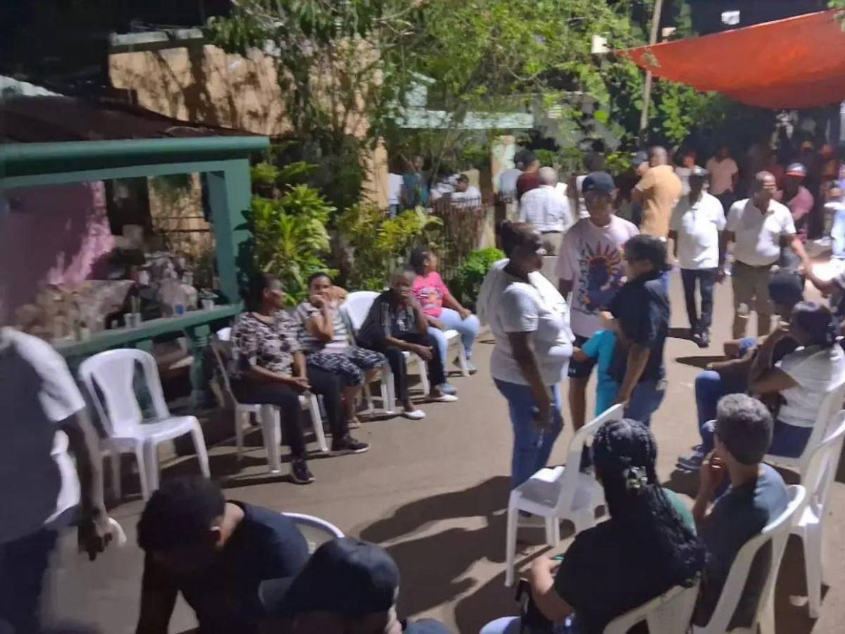 Dan último adiós a madre que envenenó a sus tres hijos y se quitó la vida en RD