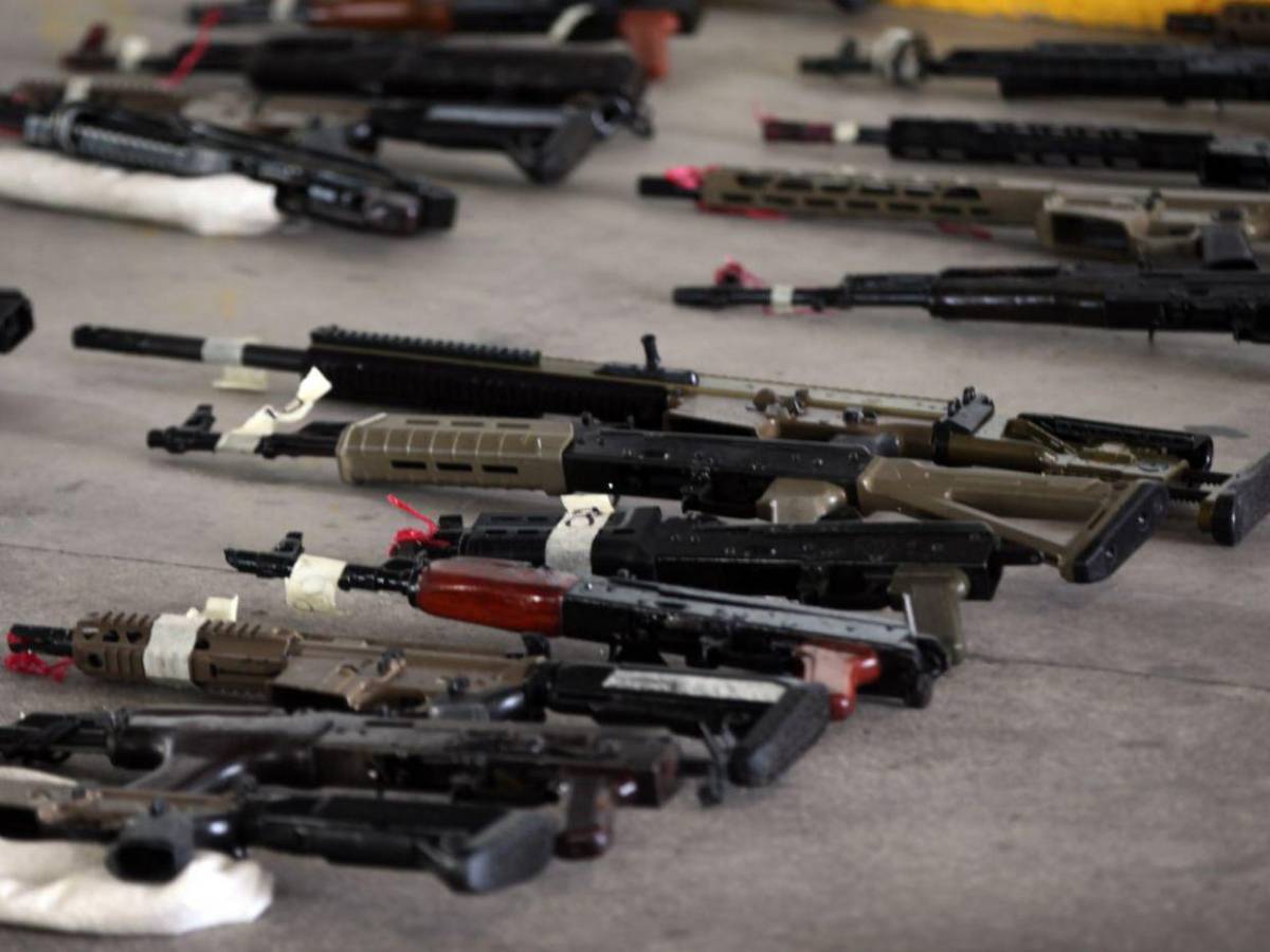 Incautan armas de alto calibre y municiones en operación marítima en Gracias a Dios Incautan armas de alto calibre y municiones en operación marítima en Gracias a Dios
