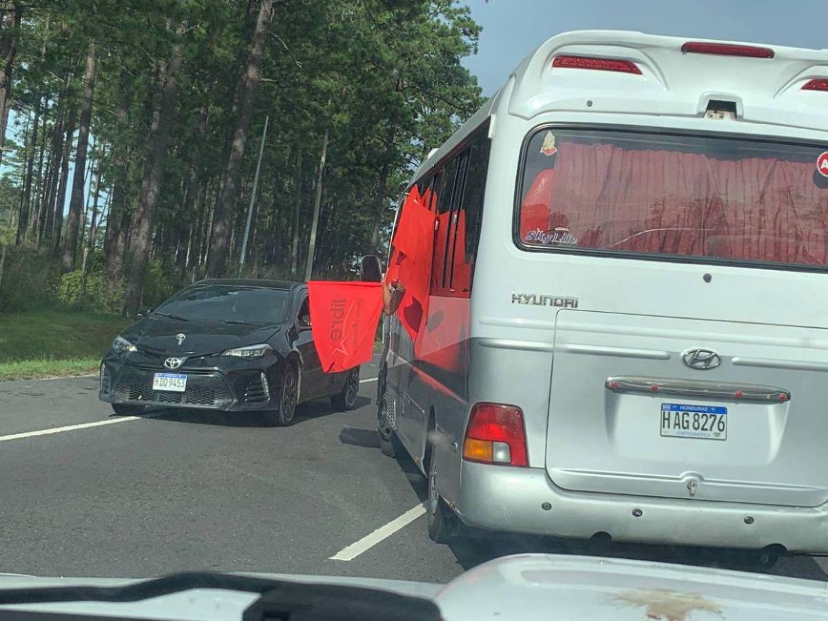 Tráfico vehicular e incendio de bus: caos previo a marcha de Libre en SPS
