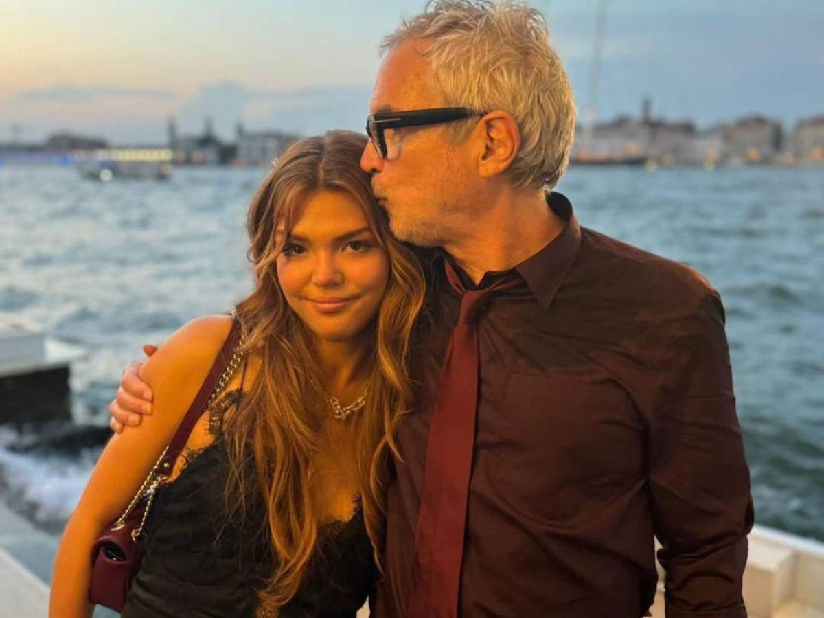 Hija de Alfonso Cuarón recibe ola de críticas por concierto de Dua Lipa: Nepobaby sin talento