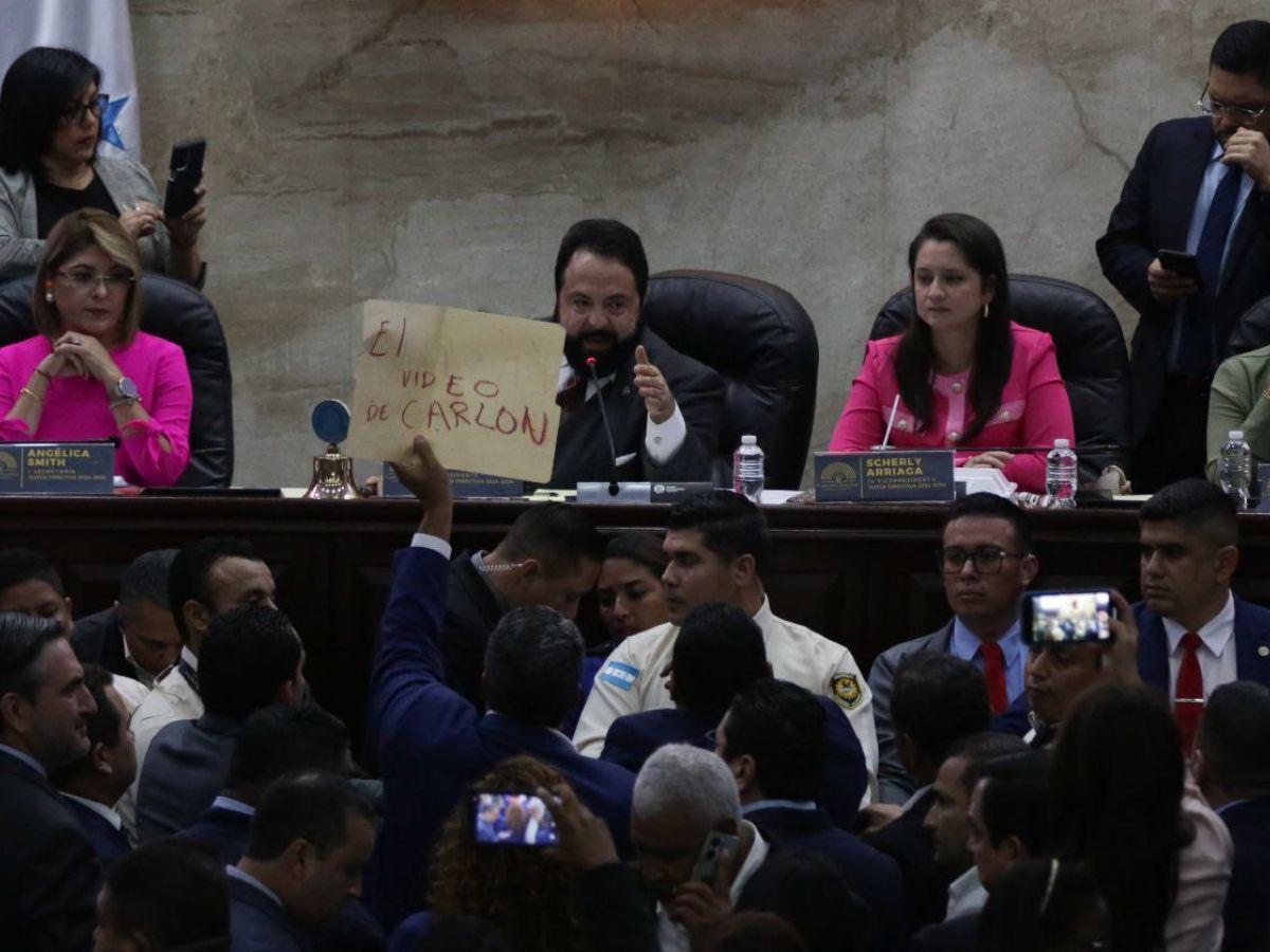 Lanzan botella con agua a Luis Redondo durante sesión en el Congreso Nacional Lanzan botella con agua a Luis Redondo durante sesión en el Congreso Nacional