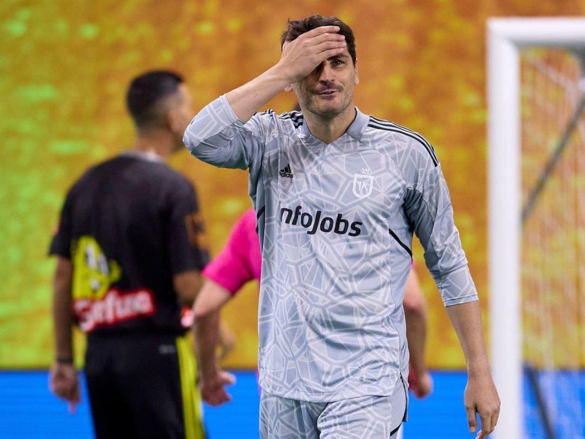 Iker Casillas vuelve a ponerse los guantes jugando en la Kings League