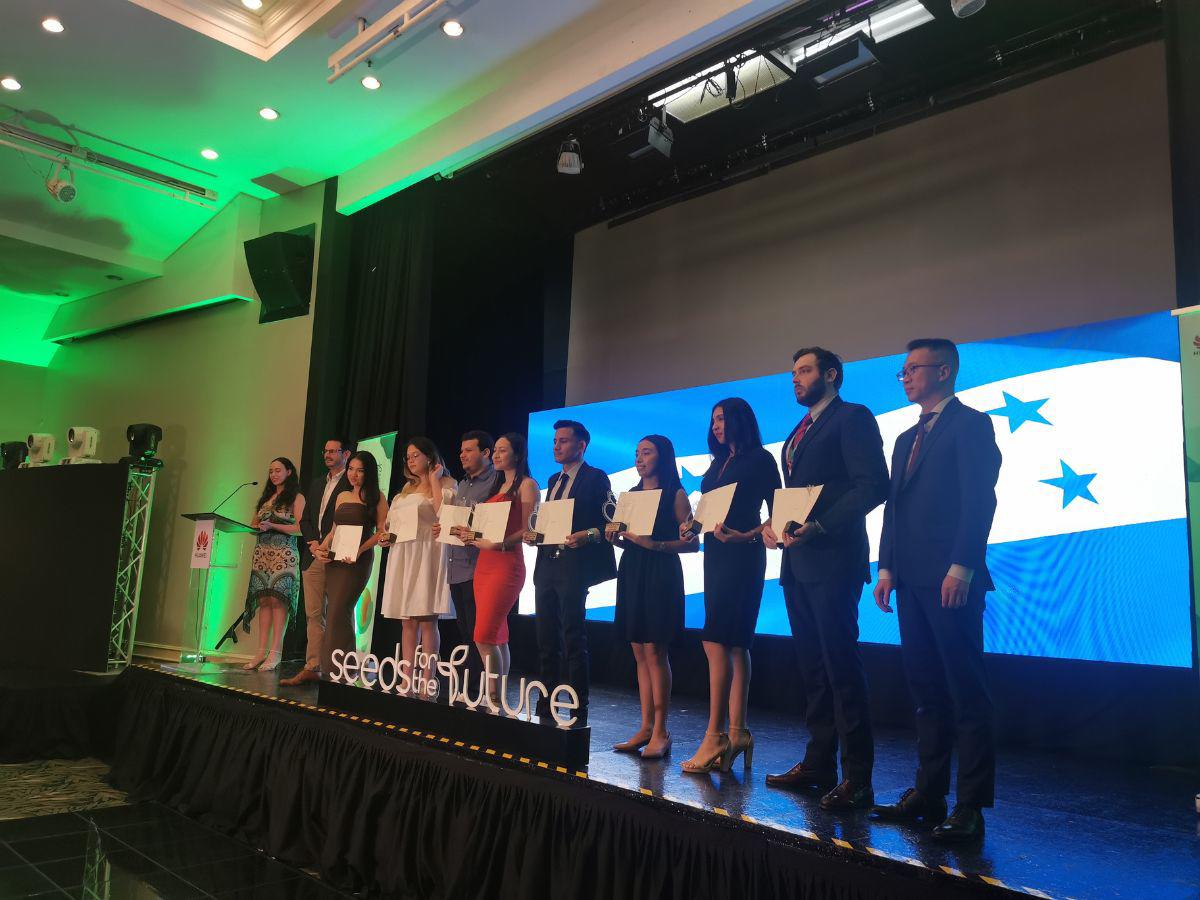 En la región, el ciclo de involución está dejando rezagados a millones de jóvenes y adultos en los entornos competitivos actuales impulsados por la Cuarta Revolución Industrial