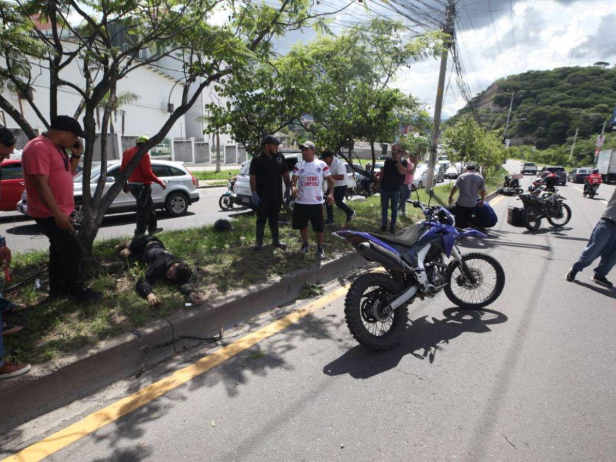 Hombre no usó puente peatonal y provocó la muerte de motociclista: así fue el accidente en el anillo periférico
