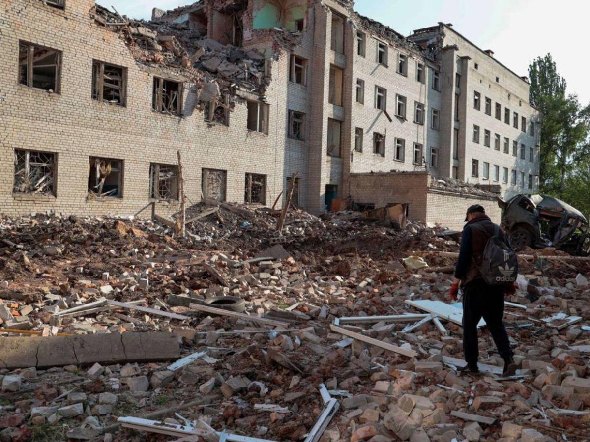 Sin comida ni salida: miles siguen atrapados en región de Ucrania pese a tregua con Rusia