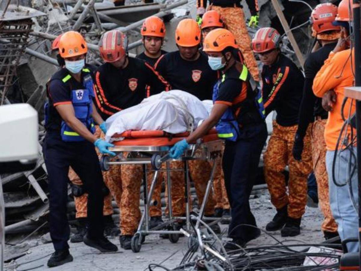 Colapso de edificio en Filipinas deja 30 desaparecidos y una carrera contra el tiempo