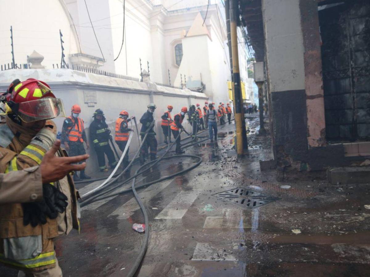 Histórico Chinda Díaz queda en escombros tras voraz incendio en el centro de la capital