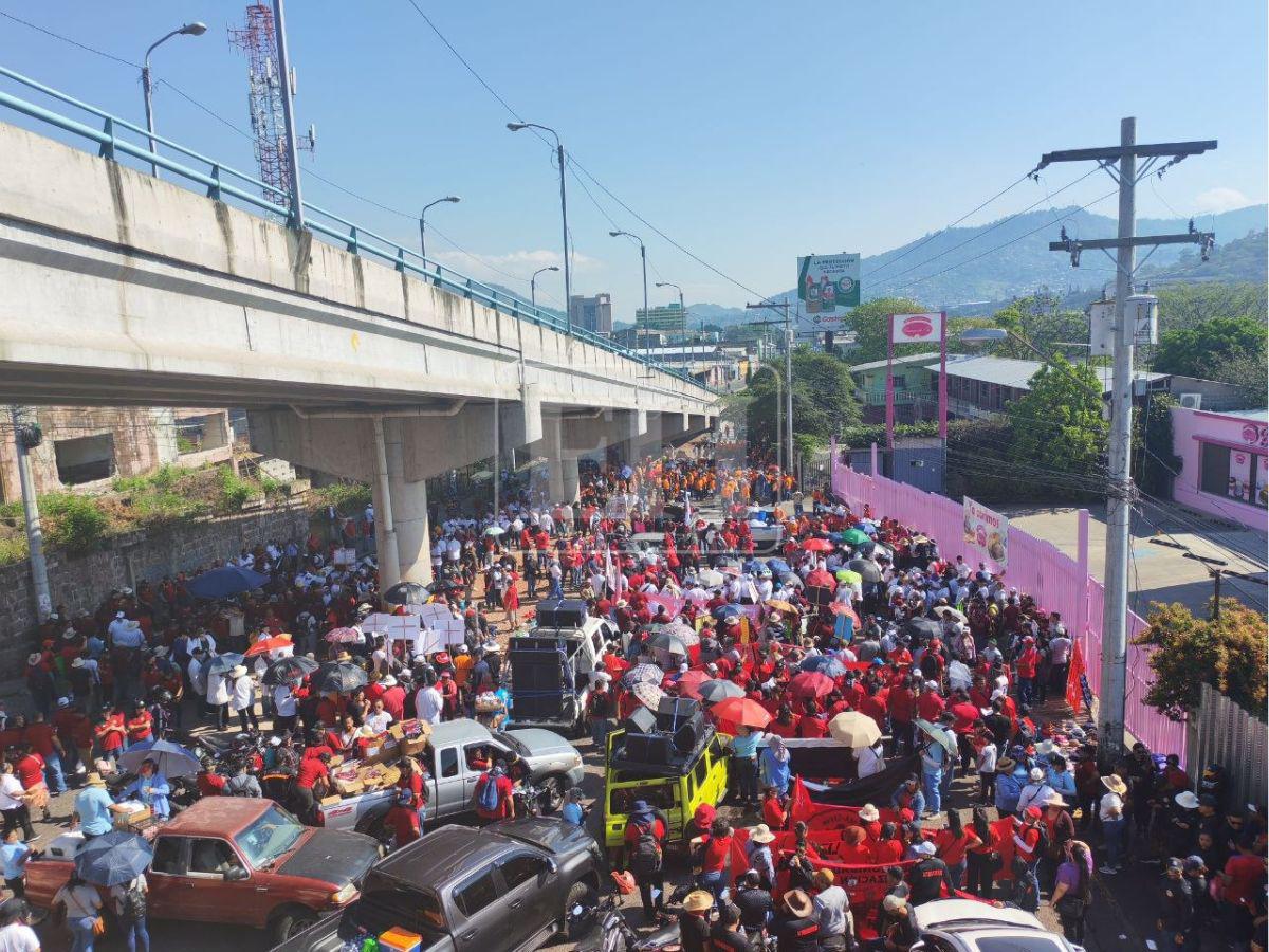 Multitudinaria participación: calles llenas en la marcha del Día del Trabajador en Honduras