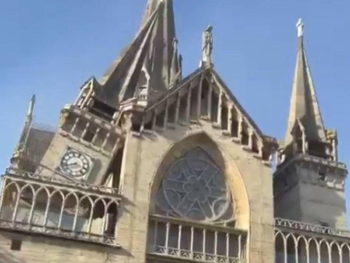 Escombros caían: Así cedió parte de la Catedral de Manizales tras terremoto de 7.4 en Colombia