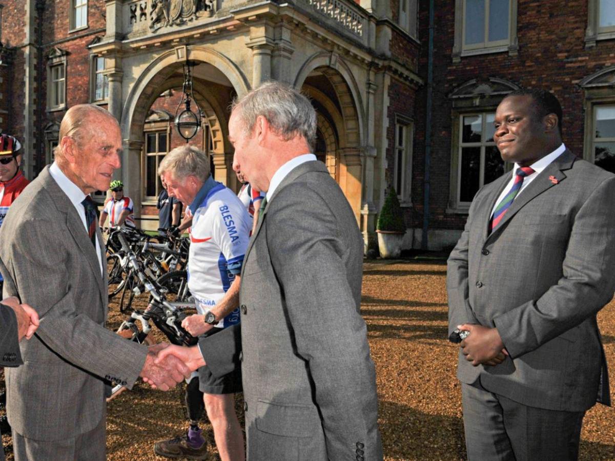 Uno sale con actrices, no se casa con ellas: la advertencia del príncipe Felipe a Harry antes de su boda